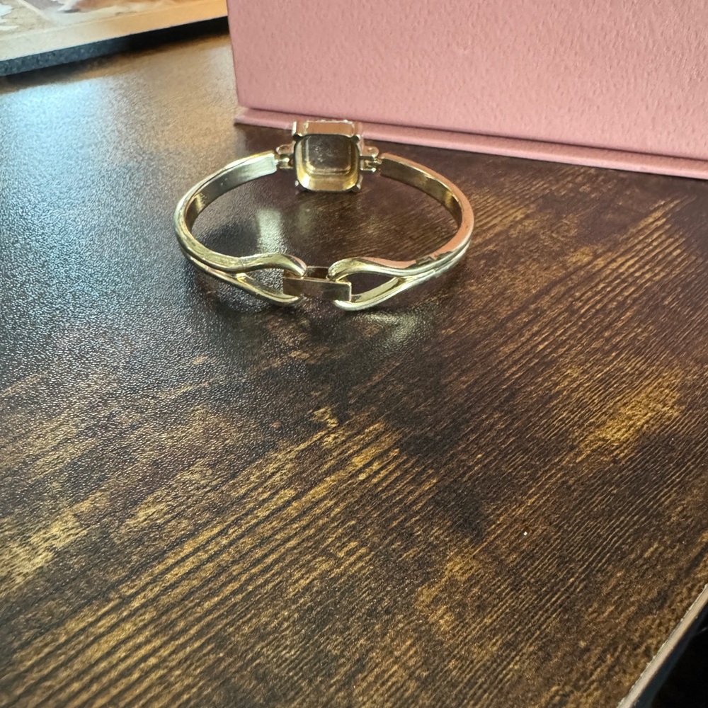 Elegant Gold and Orange Bracelet - Picture 3 of 3